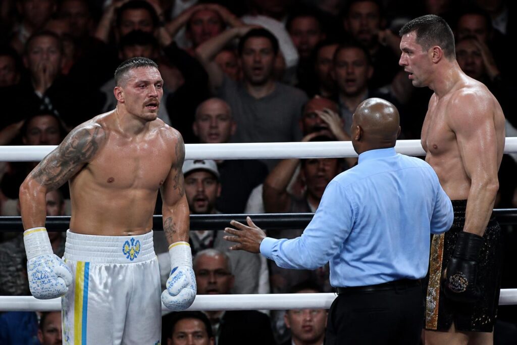 revivez le combat intense entre oleksandr usyk et rico verhoeven, où usyk titube mais remporte une victoire controversée en boxe après une décision disputée.