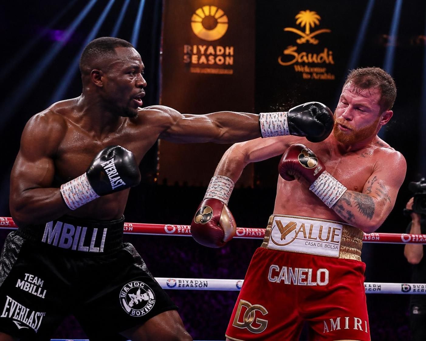 découvrez les détails du report du duel très attendu entre le boxeur français christian m’billi et la légende mexicaine canelo alvarez, un combat qui promettait d'être exceptionnel.