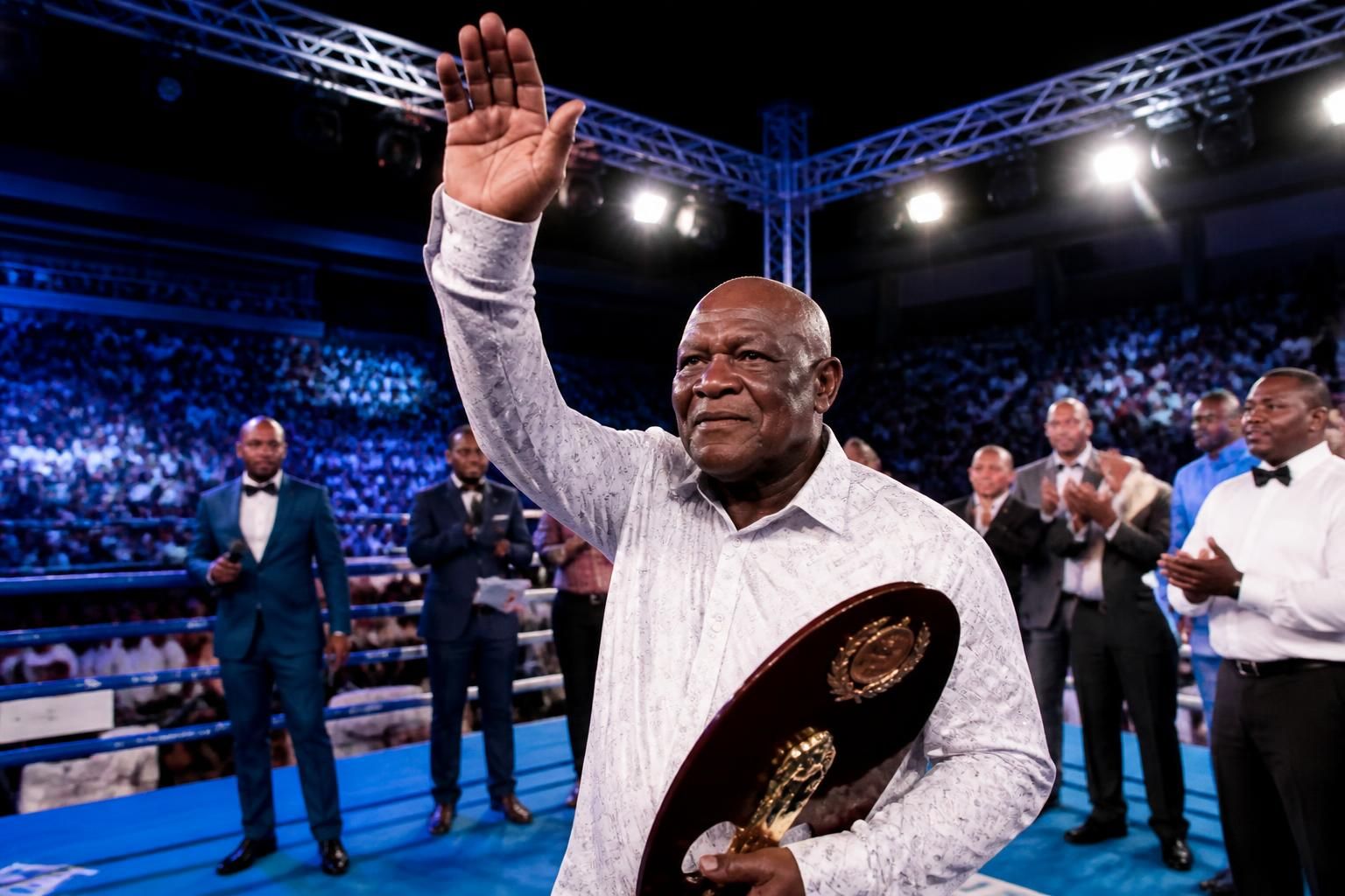 Boxe : Hommage grandiose à la star ivoirienne Séa Robinson pour son jubilé à Abidjan 2 découvrez le jubilé exceptionnel de la star ivoirienne de la boxe, séa robinson, à abidjan, un hommage grandiose célébrant sa carrière et son influence dans le monde sportif.