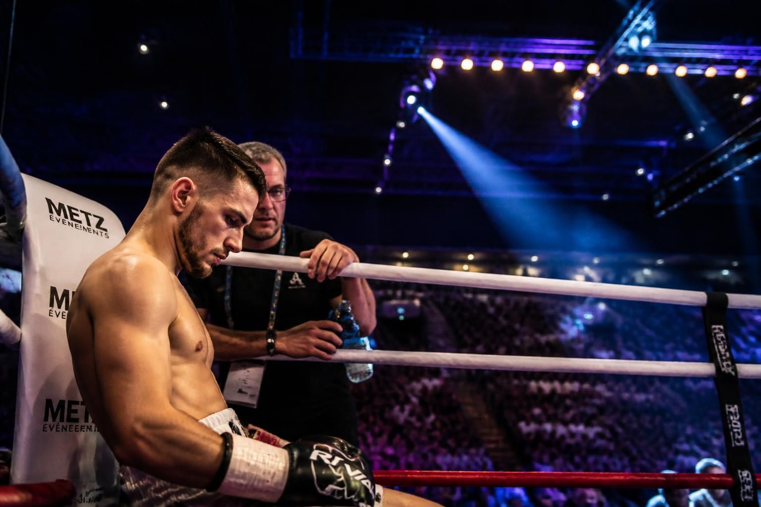 découvrez comment ibrahim boukedim révolutionne la boxe en lançant son propre championnat du monde, une aventure passionnante pleine de dynamisme et d'ambition.