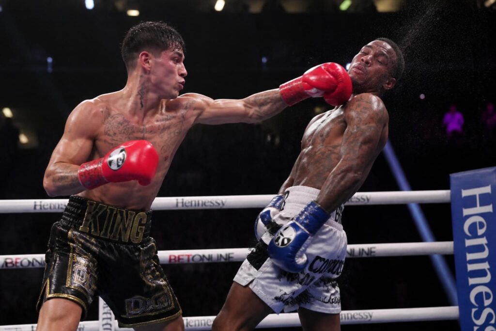 revivez le combat épique où ryan garcia a mis conor benn k.o. dès le deuxième round avec un knockout spectaculaire en boxe.
